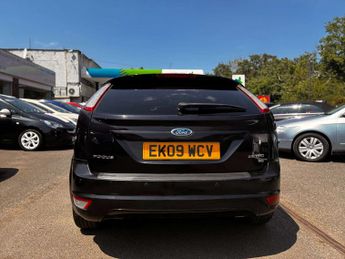 FORD FOCUS 1.6 Zetec Hatchback 5dr Petrol Manual (161 g/km, 99 bhp)