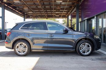 AUDI Q5 2.0 TFSI S line SUV 5dr Petrol S Tronic quattro Euro 6 (s/s) (25