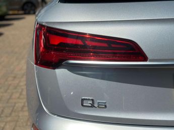 AUDI Q5 2.0 Q5 PHEV Competition 55 TFSI E Quattro Semi-Auto 4WD 5dr
