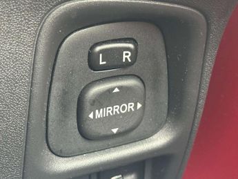 TOYOTA AYGO 1.0 VVT-i x-play Hatchback 5dr Petrol x-shift Euro 6 (71 ps)