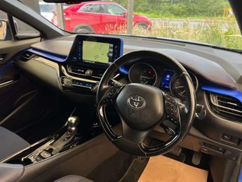 TOYOTA C-HR 1.8 C-HR-Dynamic HEV CVT 5dr