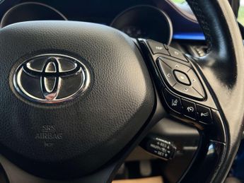 TOYOTA C-HR 1.8 C-HR-Dynamic HEV CVT 5dr