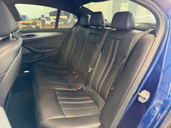 BMW 5 SERIES 2.0 520d xDrive M Sport Auto 4WD 4dr