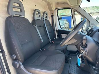 PEUGEOT BOXER 2.0 BlueHDi 335 Professional Panel Van 5dr Diesel Manual L2 H2 E