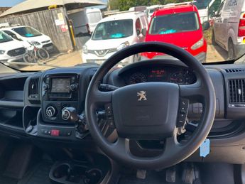 PEUGEOT BOXER 2.0 BlueHDi 335 Professional Panel Van 5dr Diesel Manual L2 H2 E