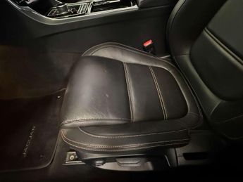 JAGUAR XE 2.0 XE Prestige Auto 4dr
