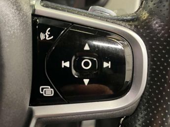 VOLVO V90 2.0 V90 R-Design D4 Auto 5dr