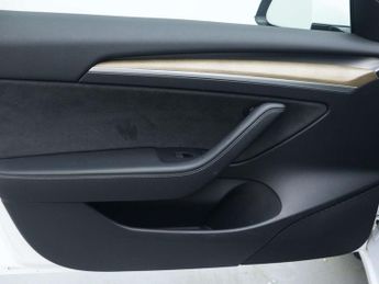 TESLA MODEL 3 (Dual Motor) Long Range Saloon 4dr Electric Auto 4WDE (346 ps)