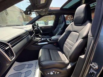 Porsche CAYENNE 4.0T V8 Turbo SUV 5dr Petrol TiptronicS 4WD Euro 6 (s/s) (550 ps