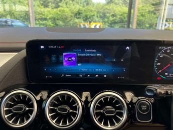 MERCEDES-BENZ EQA EQA 300 AMG Line 4Matic 4WD 5dr