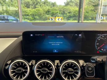 MERCEDES-BENZ EQA EQA 300 AMG Line 4Matic 4WD 5dr