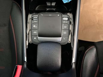 MERCEDES-BENZ EQA EQA 300 AMG Line 4Matic 4WD 5dr