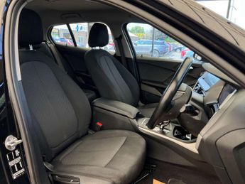 BMW 1 SERIES 1.5 118i SE Auto 5dr