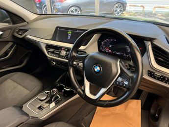BMW 1 SERIES 1.5 118i SE Auto 5dr