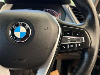 BMW 1 SERIES 1.5 118i SE Auto 5dr