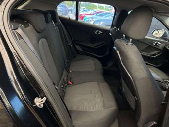 BMW 1 SERIES 1.5 118i SE Auto 5dr