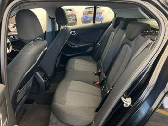 BMW 1 SERIES 1.5 118i SE Auto 5dr