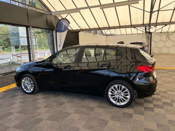 BMW 1 SERIES 1.5 118i SE Auto 5dr