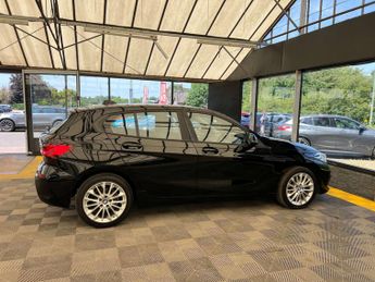 BMW 1 SERIES 1.5 118i SE Auto 5dr