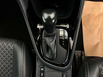TOYOTA YARIS 1.5 Yaris Dynamic HEV CVT 5dr