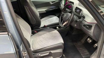 VOLKSWAGEN ID.3 Pro Performance 58kWh Family Hatchback 5dr Electric Auto (204 ps
