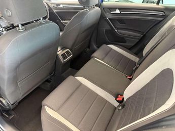 Volkswagen GOLF 2.0 Golf R TSi Semi-Auto 4WD 5dr