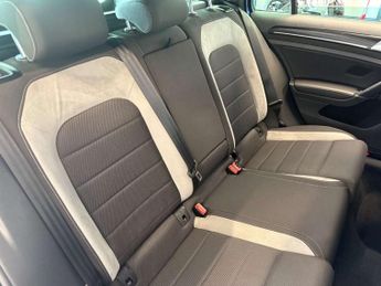 Volkswagen GOLF 2.0 Golf R TSi Semi-Auto 4WD 5dr