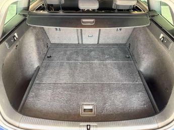 Volkswagen GOLF 2.0 Golf R TSi Semi-Auto 4WD 5dr