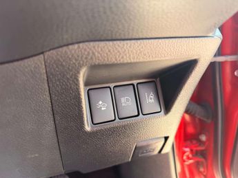 TOYOTA YARIS 1.5 Yaris Design Hybrid VVT-i CVT 5dr
