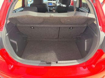 TOYOTA YARIS 1.5 Yaris Design Hybrid VVT-i CVT 5dr