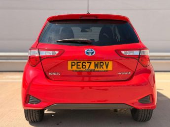 TOYOTA YARIS 1.5 Yaris Design Hybrid VVT-i CVT 5dr