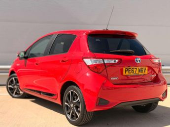 TOYOTA YARIS 1.5 Yaris Design Hybrid VVT-i CVT 5dr