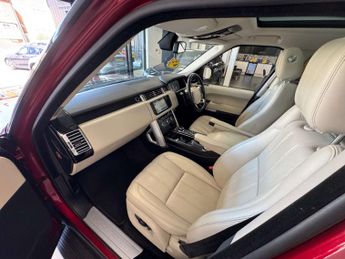 Land Rover RANGE ROVER 4.4 SD V8 Vogue SUV 5dr Diesel Auto 4WD Euro 6 (s/s) (339 ps)