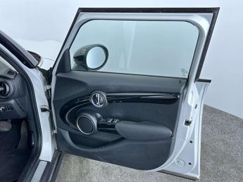 MINI HATCH 1.5 Cooper Auto 5dr