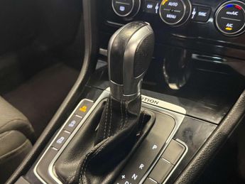 Volkswagen GOLF 2.0 Golf R TSi Semi-Auto 4WD 5dr