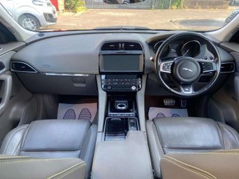 Jaguar F-PACE 2.0 D180 R-Sport SUV 5dr Diesel Auto AWD Euro 6 (s/s) (180 ps)
