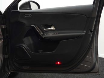MERCEDES-BENZ A-CLASS 1.3 A 180 SE Executive Auto 5dr