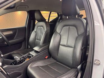 Volvo XC40 2.0 XC40 Inscription B4 MHEV AWD Auto 4WD 5dr