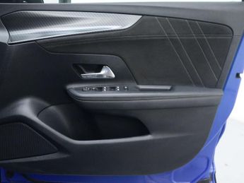VAUXHALL Mokka Electric 50kWh Ultimate SUV 5dr Electric Auto (136 ps)