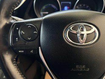 TOYOTA AURIS 1.8 Auris Excel TSS Hybrid VVT-i CVT 5dr