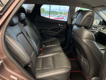 HYUNDAI SANTA FE 2.2 Santa Fe Premium CRDi Auto 4WD 5dr