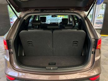 HYUNDAI SANTA FE 2.2 Santa Fe Premium CRDi Auto 4WD 5dr