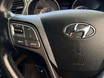 HYUNDAI SANTA FE 2.2 Santa Fe Premium CRDi Auto 4WD 5dr