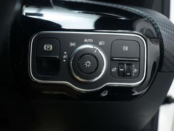 MERCEDES-BENZ A Class 1.3 A180 SE (Executive) Hatchback 5dr Petrol 7G-DCT Euro 6 (s/s)