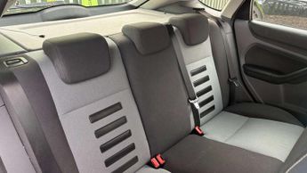 FORD FOCUS 1.6 Zetec Hatchback 5dr Petrol Automatic (184 g/km, 99 bhp)