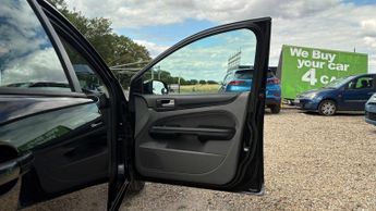 FORD FOCUS 1.6 Zetec Hatchback 5dr Petrol Automatic (184 g/km, 99 bhp)