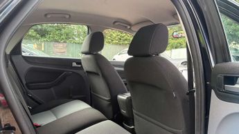 FORD FOCUS 1.6 Zetec Hatchback 5dr Petrol Automatic (184 g/km, 99 bhp)