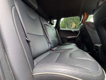 VOLVO XC60 2.4 XC60 R-Design Nav D5 AWD Auto 4WD 5dr