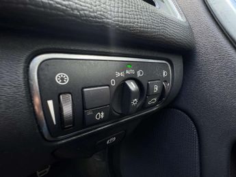 VOLVO XC60 2.4 XC60 R-Design Nav D5 AWD Auto 4WD 5dr