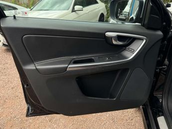VOLVO XC60 2.4 XC60 R-Design Nav D5 AWD Auto 4WD 5dr